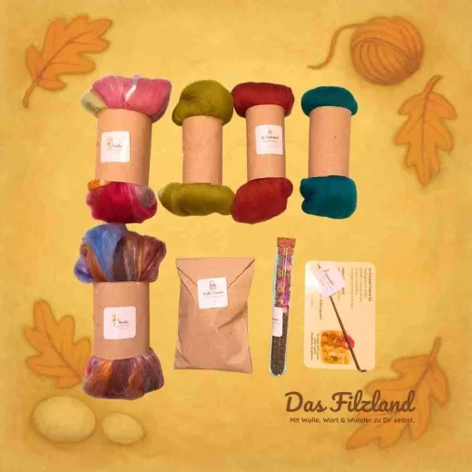 Detailansicht der Materialien – sortierte Wolle, Zubehör und kreative Begleiter aus dem Filzland.
