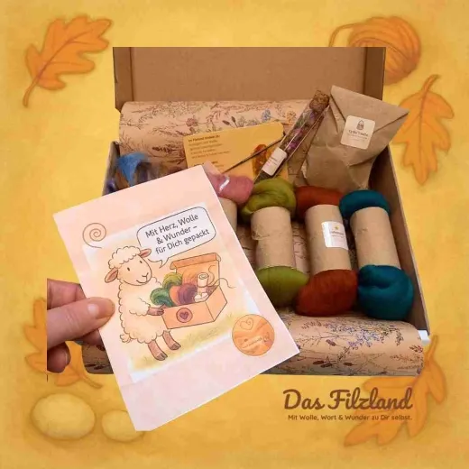 Illustration aus dem Filzland – Lydia und Wolly als sanfte Begleiter für deinen kreativen Weg.