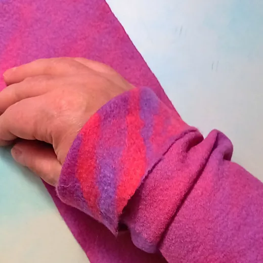 AS-6 Florale Fantasie - Armstulpen ohne Daumenloch in Lila und Pink