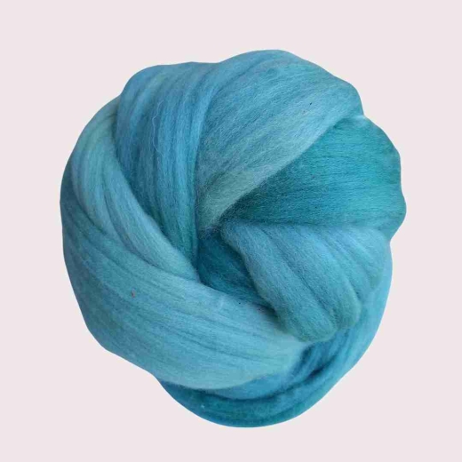 BM-2 Bio-Merinowolle „Meeresbrise“ – handgefärbter Kammzug