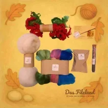 Detailansicht der Materialien – sortierte Wolle, Zubehör und kleine Begleiter aus dem Filzland.