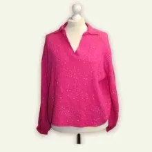 ocker geschnittene Musselinbluse aus Baumwolle in der Farbe [grün]. Schlichtes Basisstück von Dressplaner, ausgewählt für das Filzland.