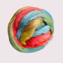 MS-3 Merino-Seide „Sonnenlicht Symphonie“ – handgefärbter Kammzug (50 % Wolle / 50 % Seide) MS-3 Merino-Seide „Sonnenlicht Symphonie“ – handgefärbter Kammzug (50 % Wolle / 50 % Seide)