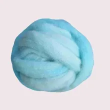 BK-2 Bergschaf-Kammzug „Eisprinzessin“ – handgefärbt (100 % Wolle, 32 Mic)