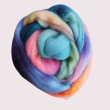 BM-1 Bio-Merinowolle „Bonbon-Mischung“ – handgefärbter Kammzug